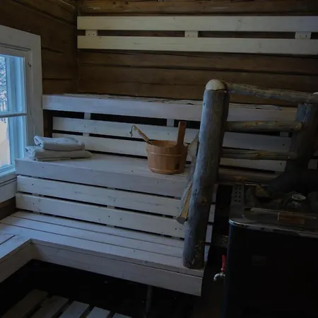 Vellamo Erakamppa, A Remote Cabin * Леви